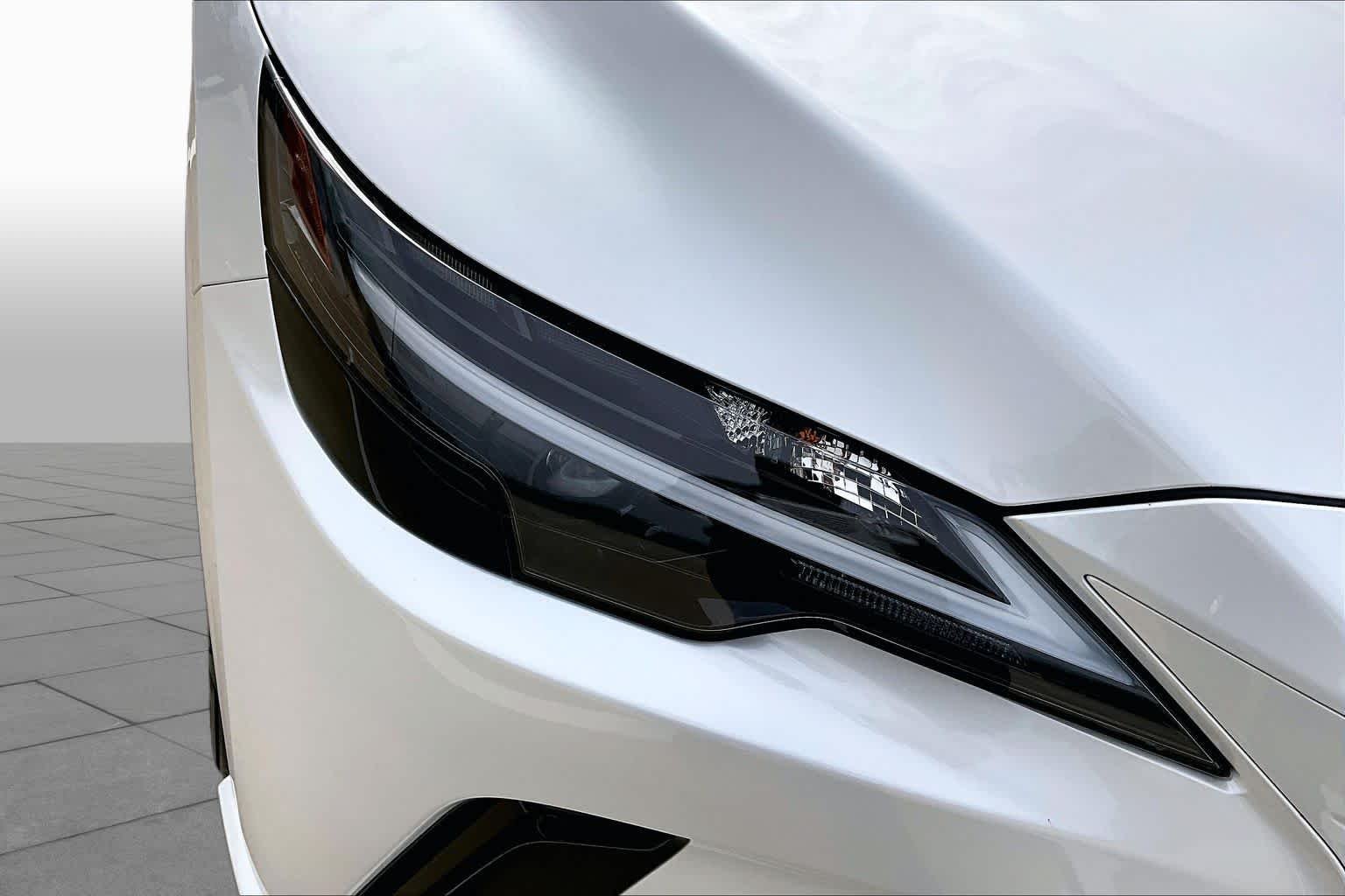 Used 2025 Eminent White Pearl Lexus Premium image 28