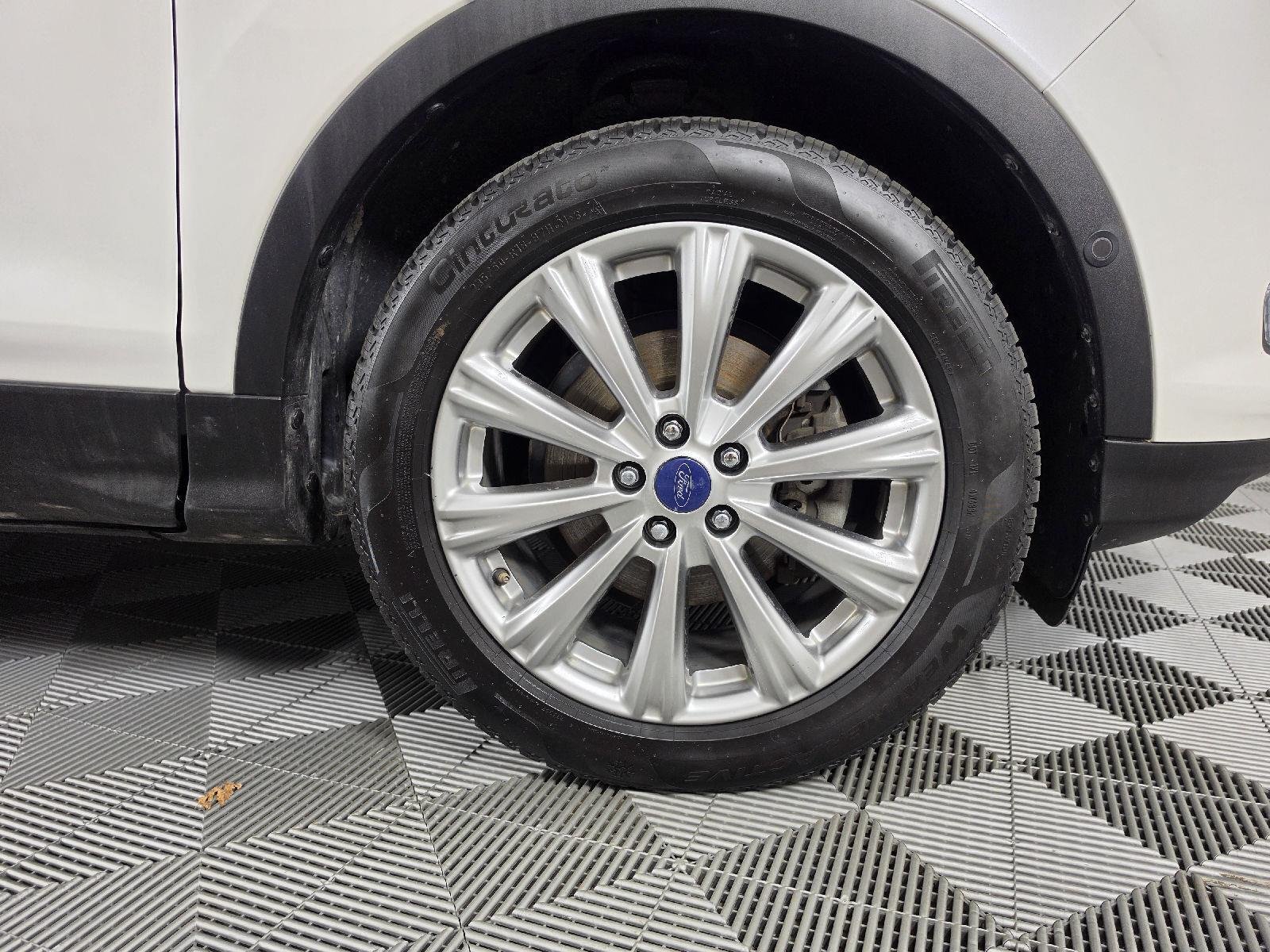 Used 2017 White Platinum Metallic Tri-Coat Ford Titanium image 12