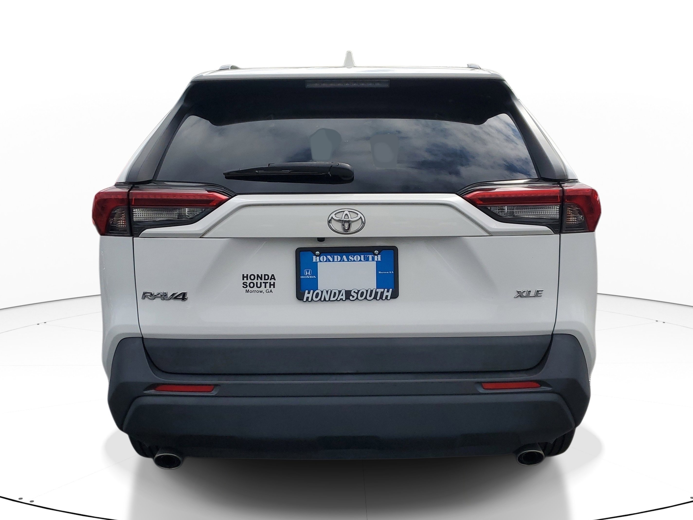 Used 2019 Super White Toyota XLE image 4
