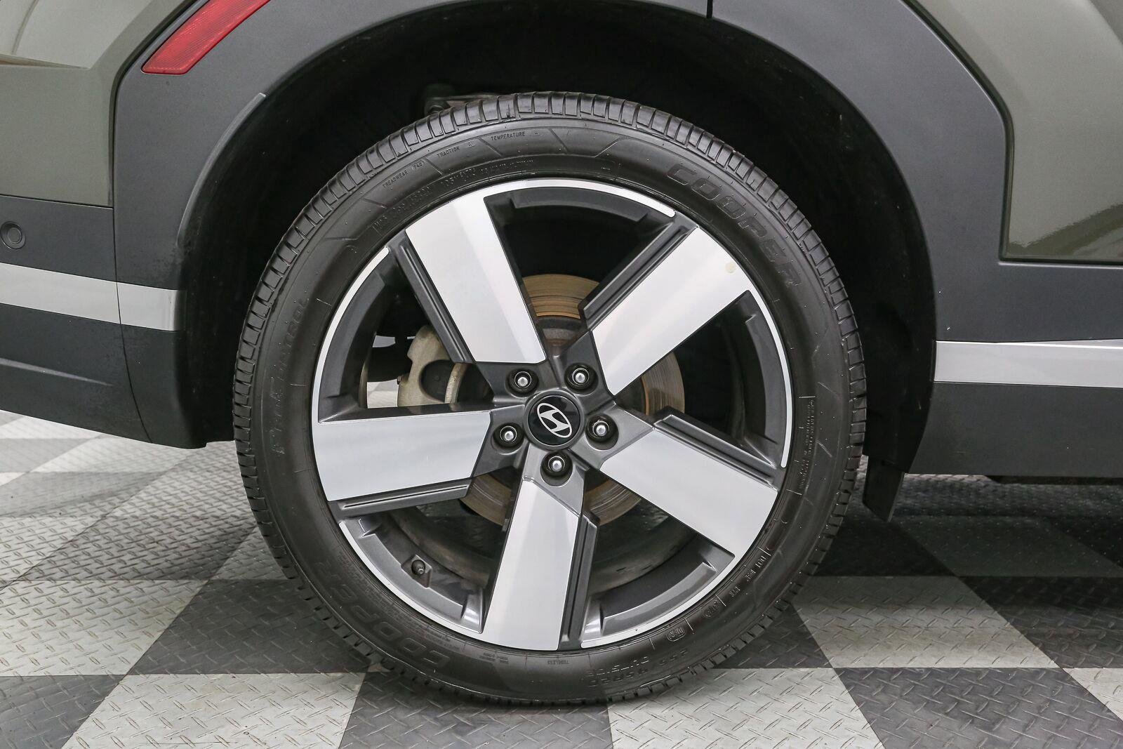 Used 2024 Rockwood Green Hyundai Limited image 17