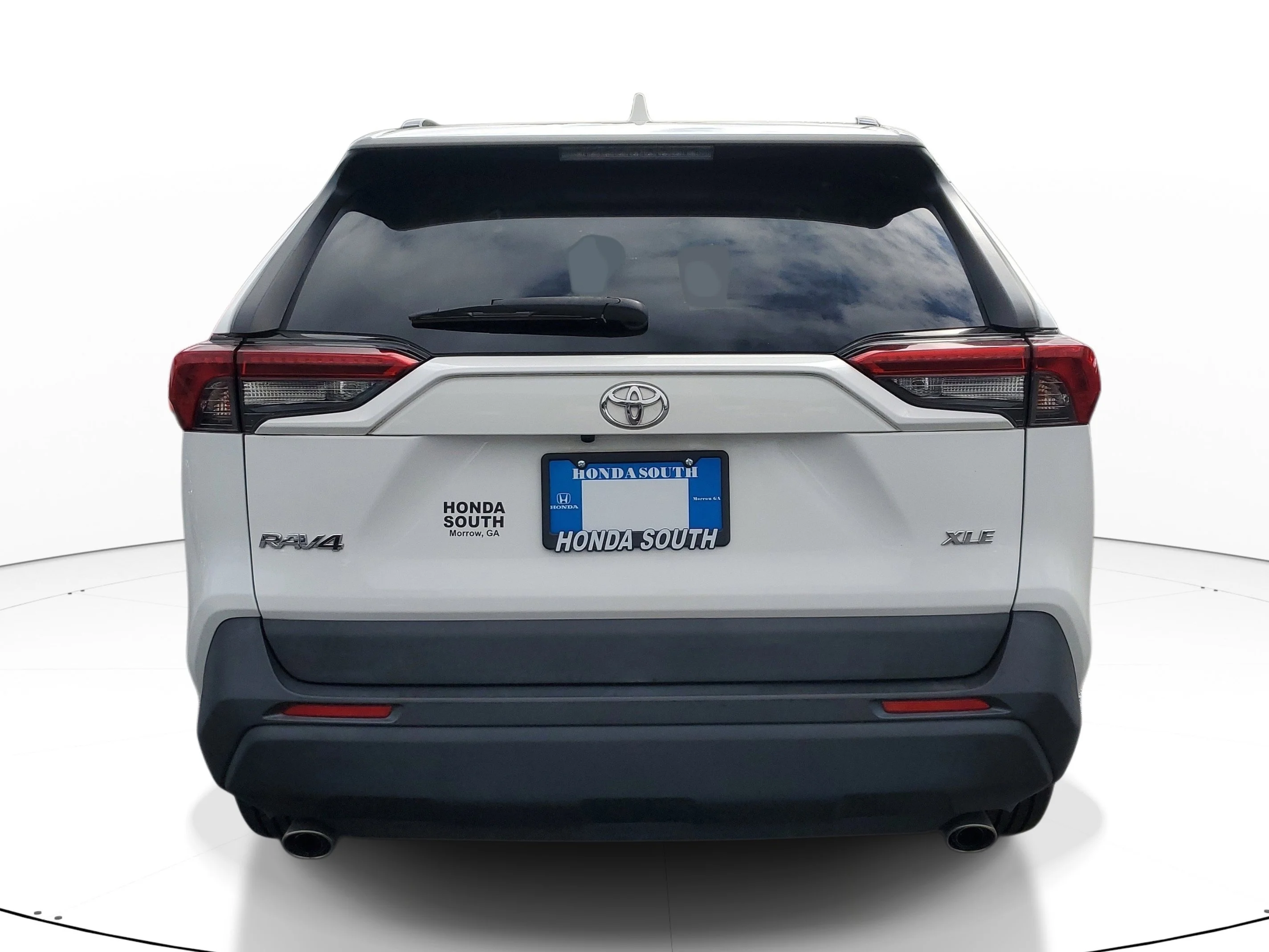 Used 2019 Super White Toyota XLE image 5