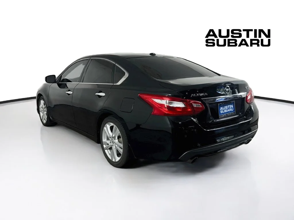 Used 2016 Black Nissan 3.5 SL image 5