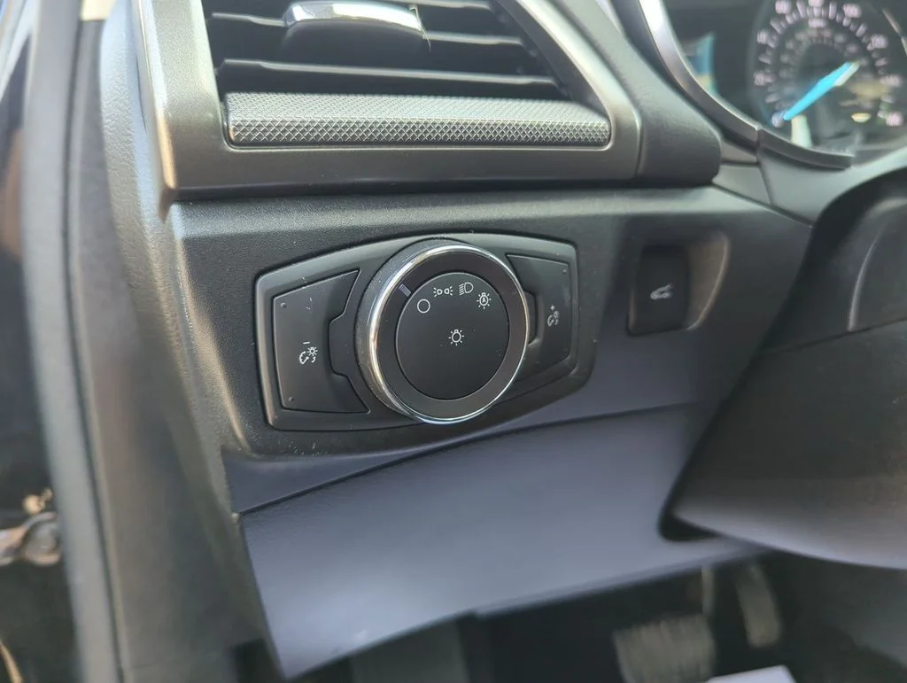 Used 2020 Black Ford SE image 14
