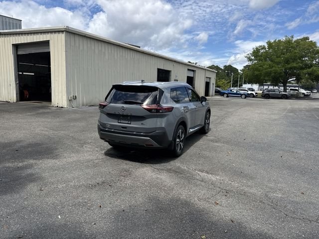Used 2022 Gray Nissan SL image 5