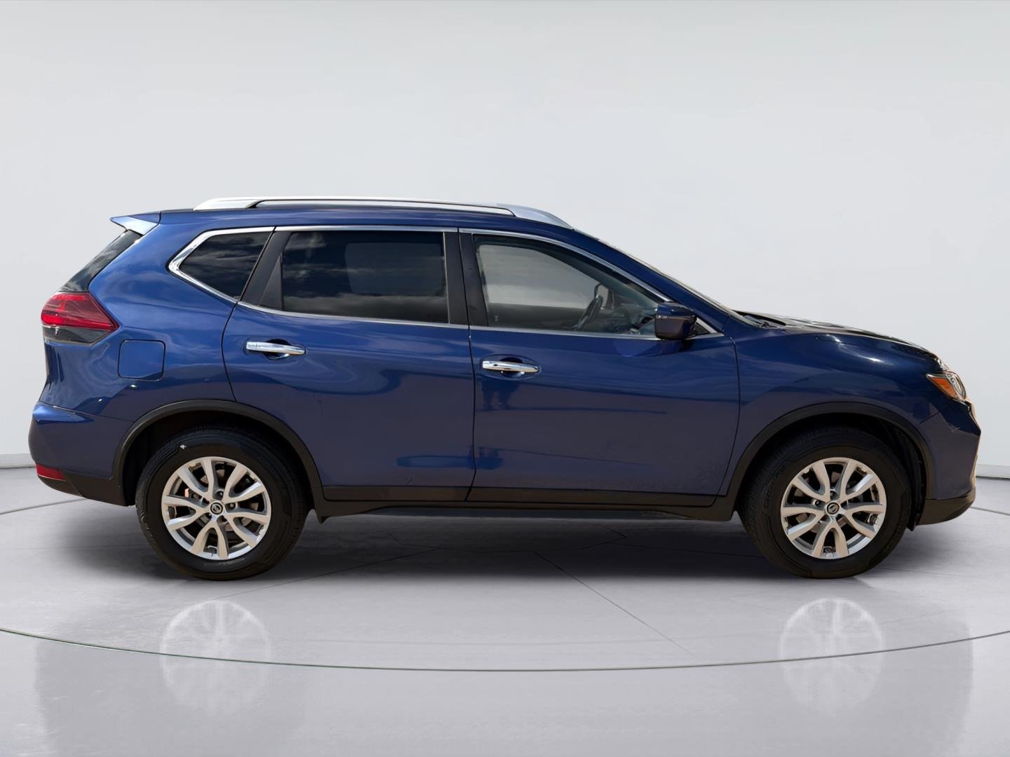 Used 2019 Caspian Blue Metallic Nissan SV image 4