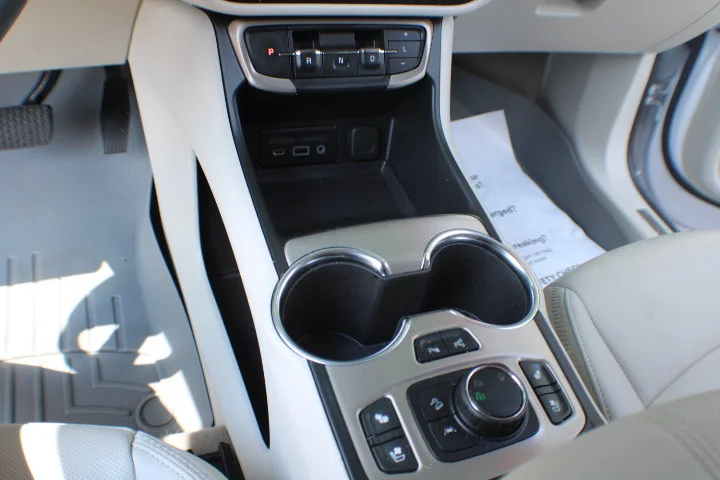 Certified Used 2024 White Frost Tricoat GMC Denali image 11