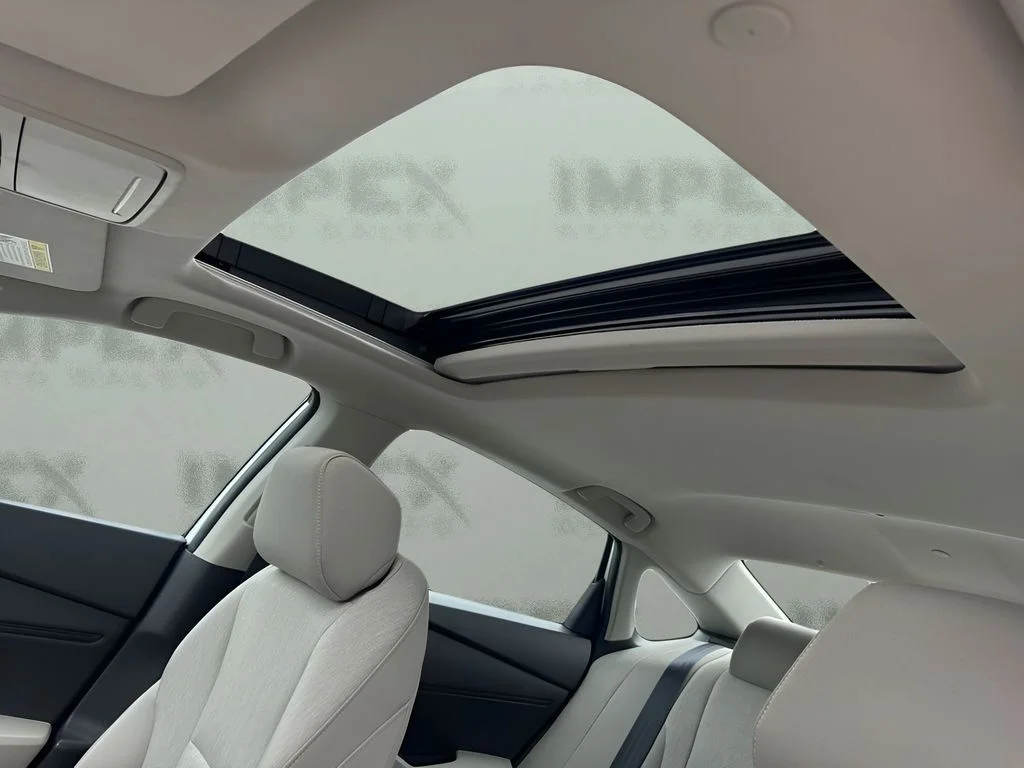Used 2024 White Honda EX image 11