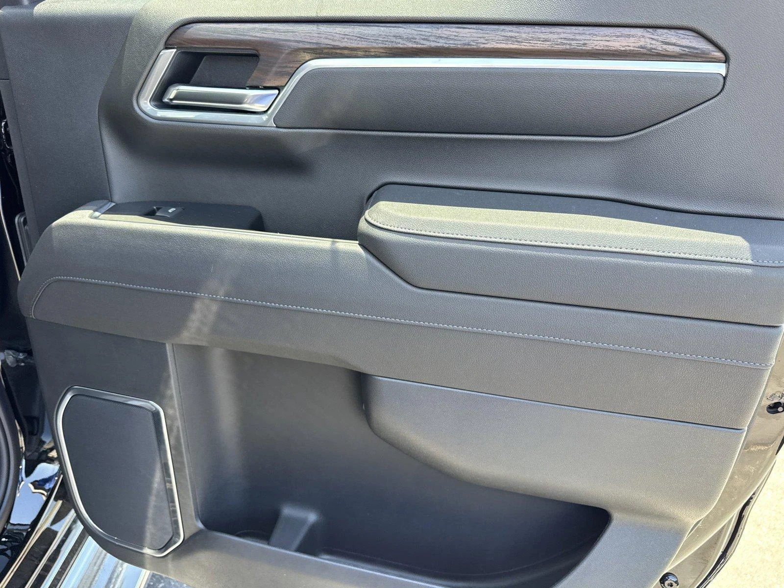 New 2026 Onyx Black GMC SLT image 10
