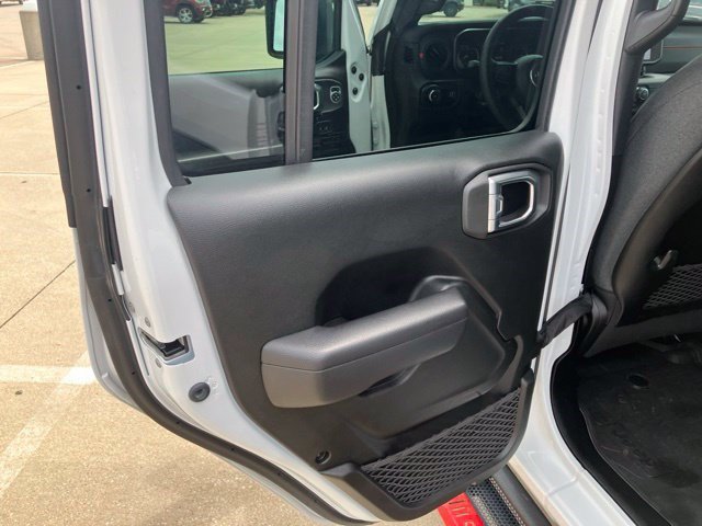Used 2024 Bright White Clearcoat Jeep Rubicon image 24