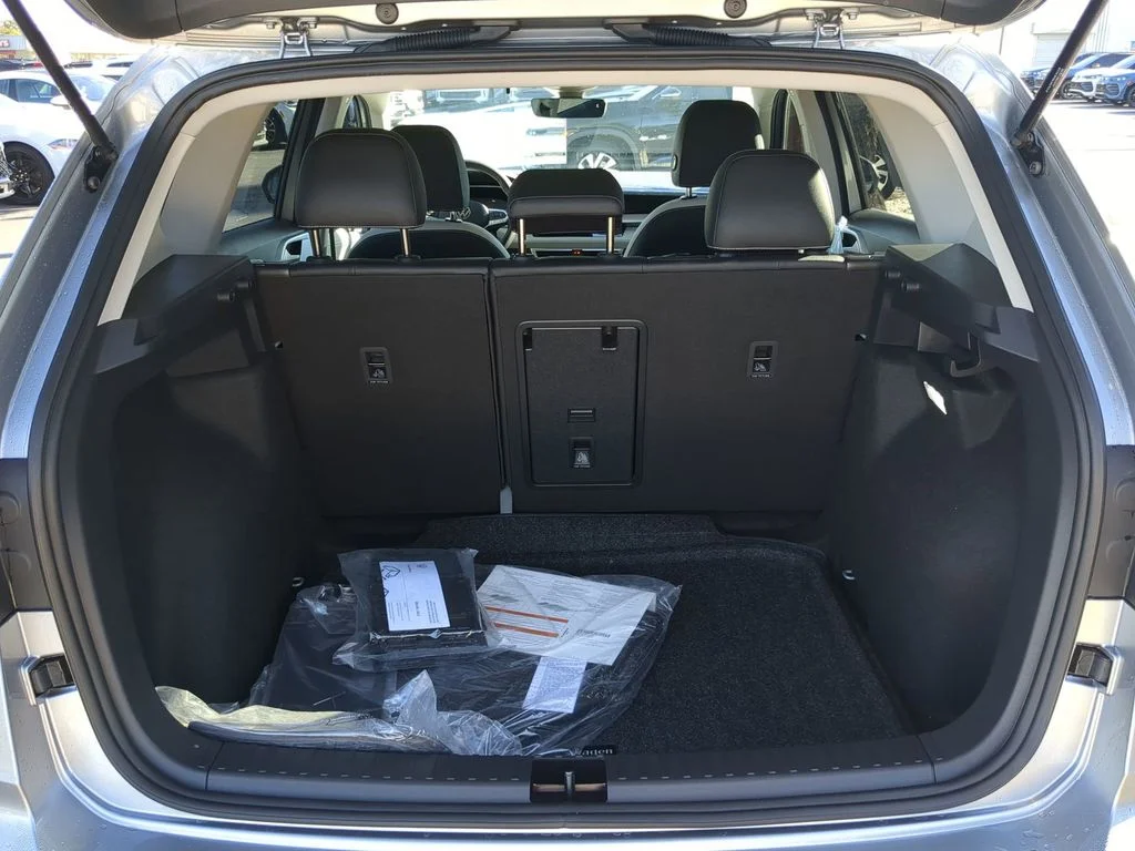 New 2026 Silver Volkswagen 1.5T SE image 9