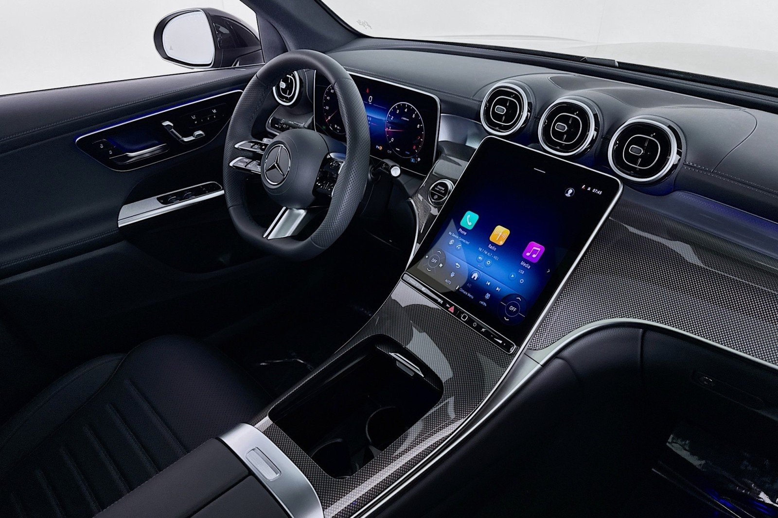 New 2026 Graphite Grey Metallic Mercedes-Benz GLC 300 SUV image 15