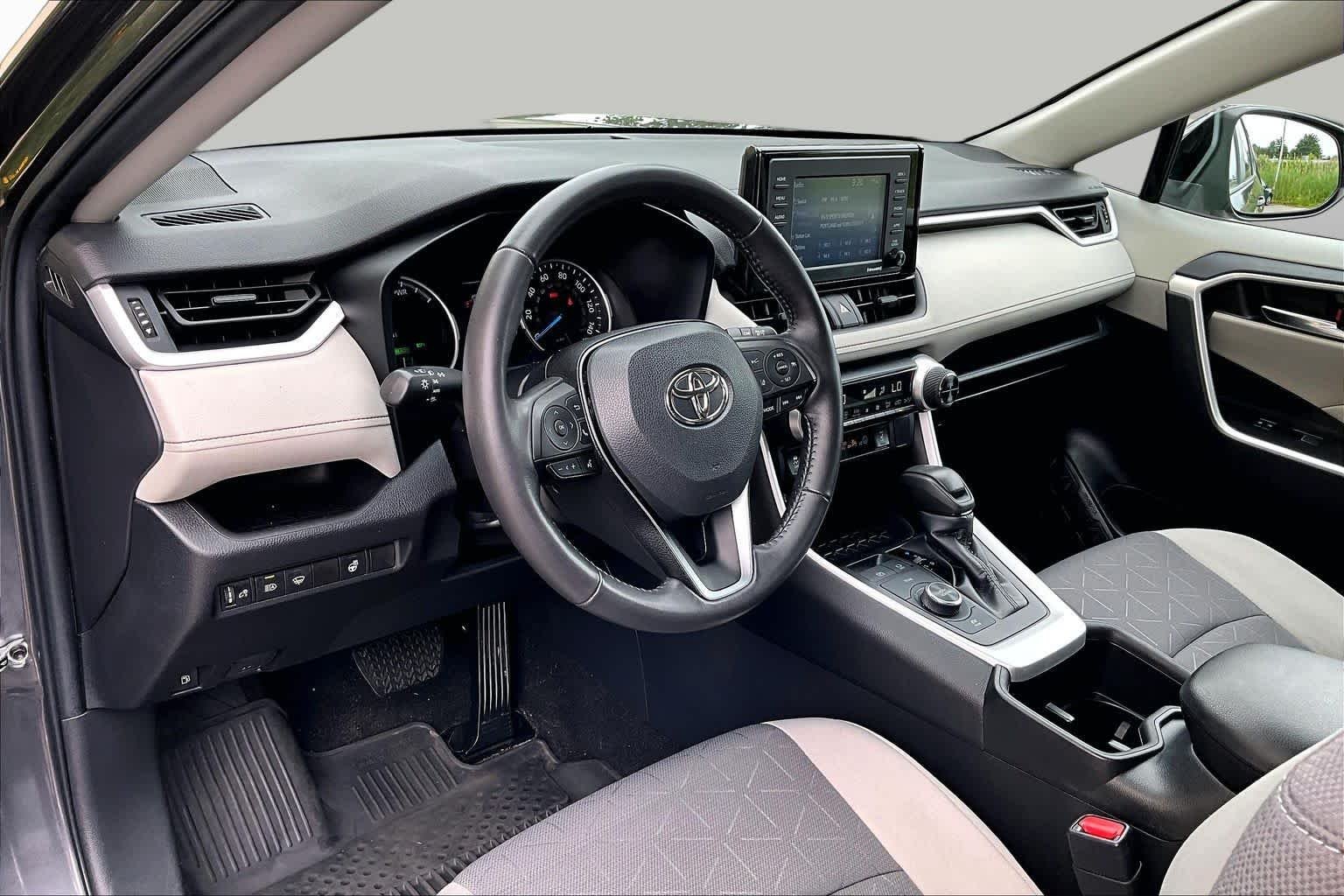 Used 2022 Magnetic Gray Metallic Toyota Hybrid XLE image 34