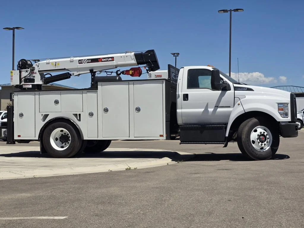 New 2025 Oxford White Ford Base image 27