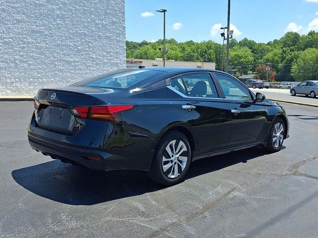 Used 2020 Black Nissan 2.5 S image 6