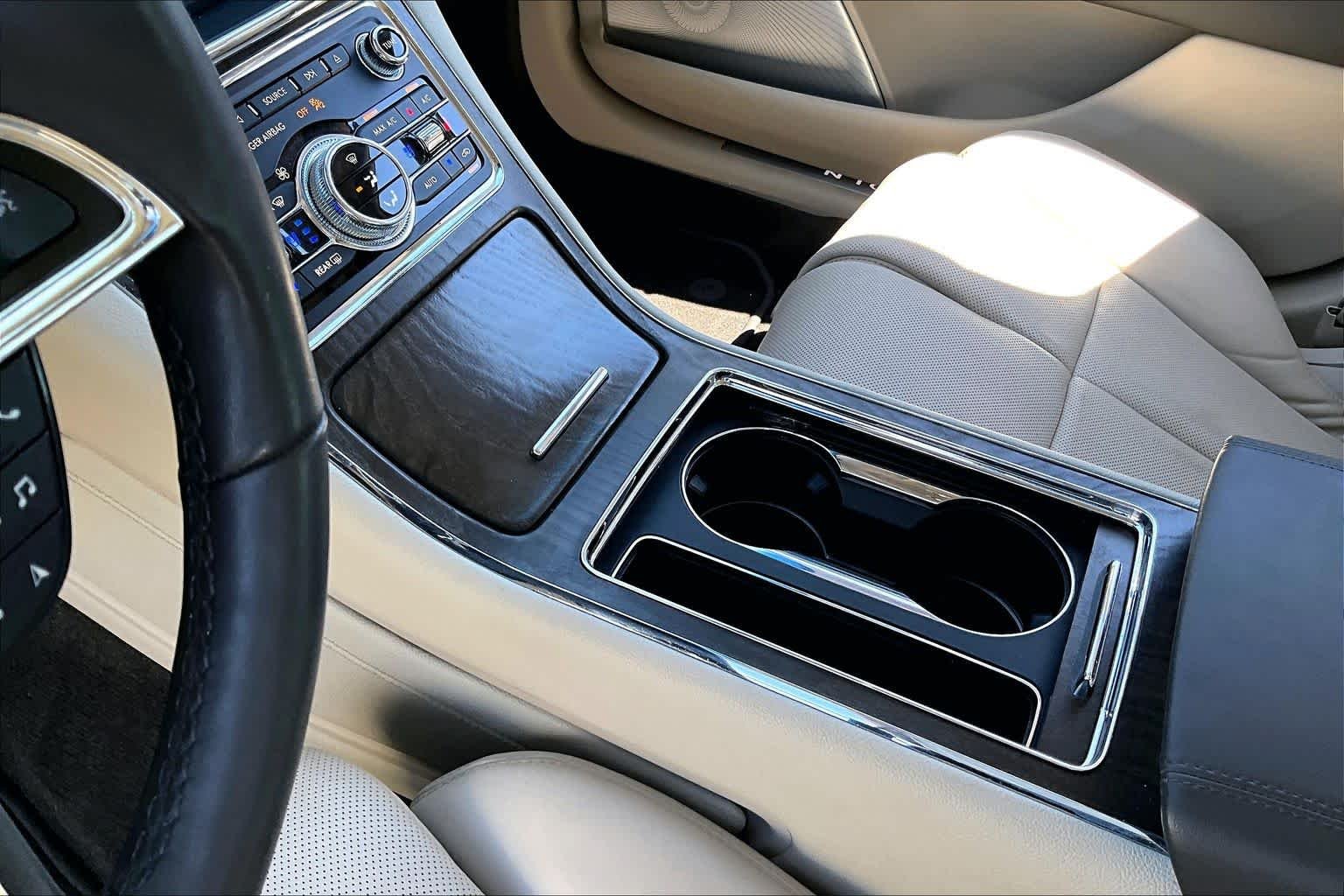 Used 2019 Ceramic Pearl Metallic Lincoln Reserve image 14