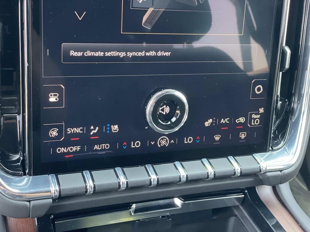 2025 GMC Yukon Denali - Photo 16