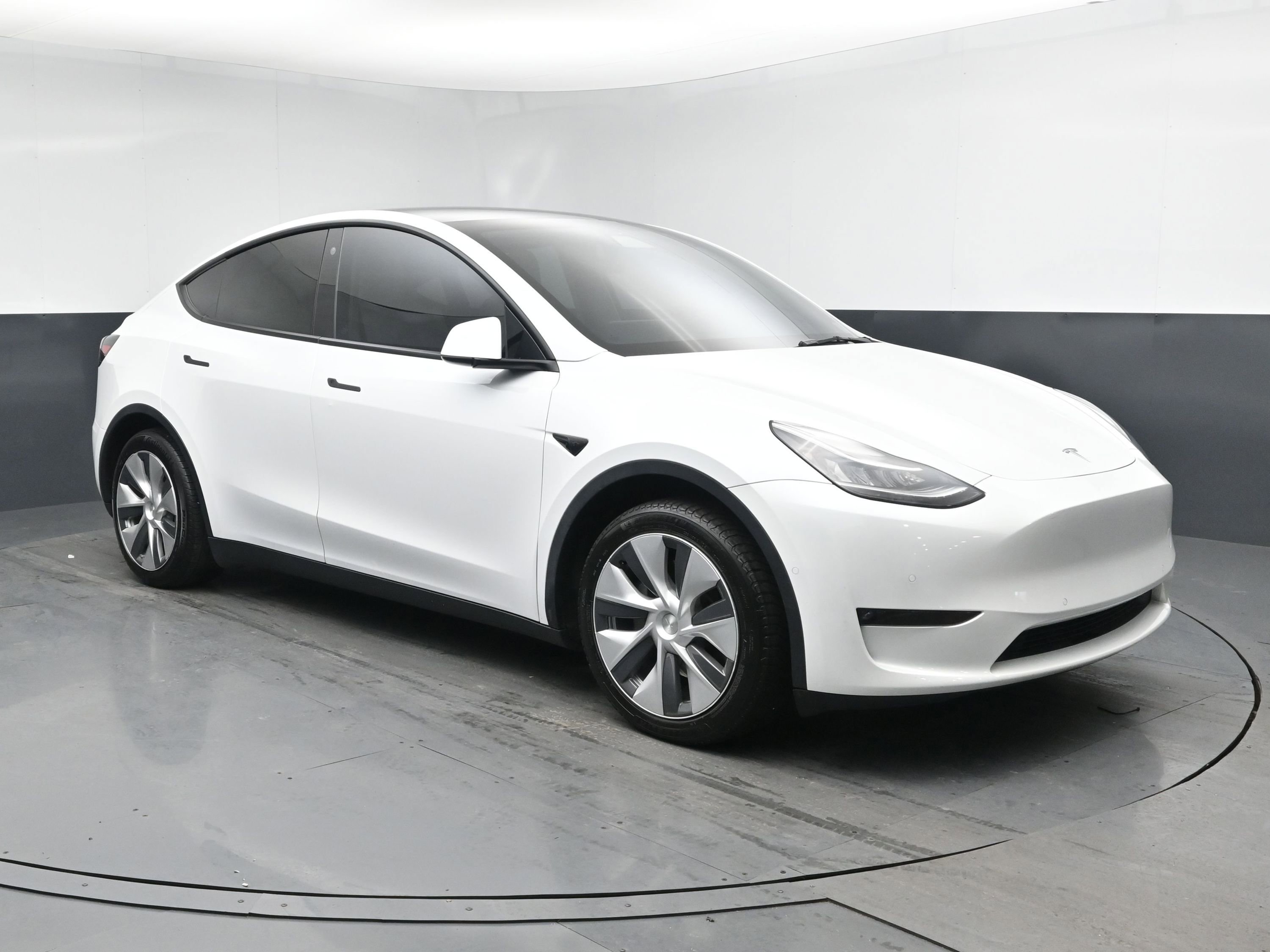 Used 2021 Tesla Model Y Long Range with VIN 5YJYGAEE5MF294527 for sale in Freeport, NY