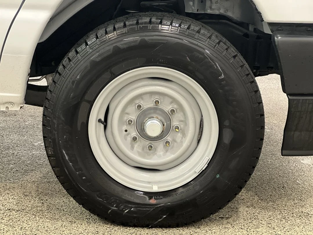 New 2026 Oxford White Ford E-350 SRW image 10