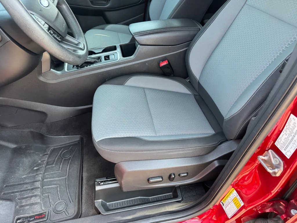 Used 2019 Red Ford SE image 6