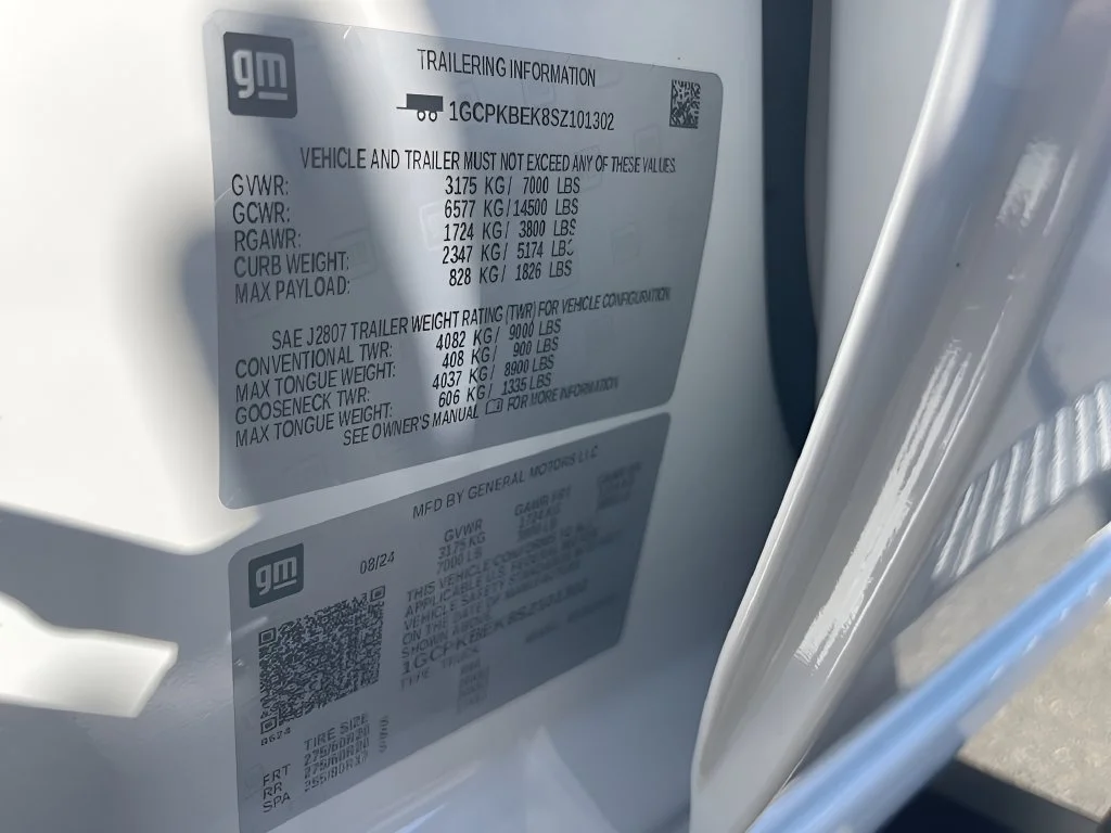 Used 2025 Summit White Chevrolet Custom image 26