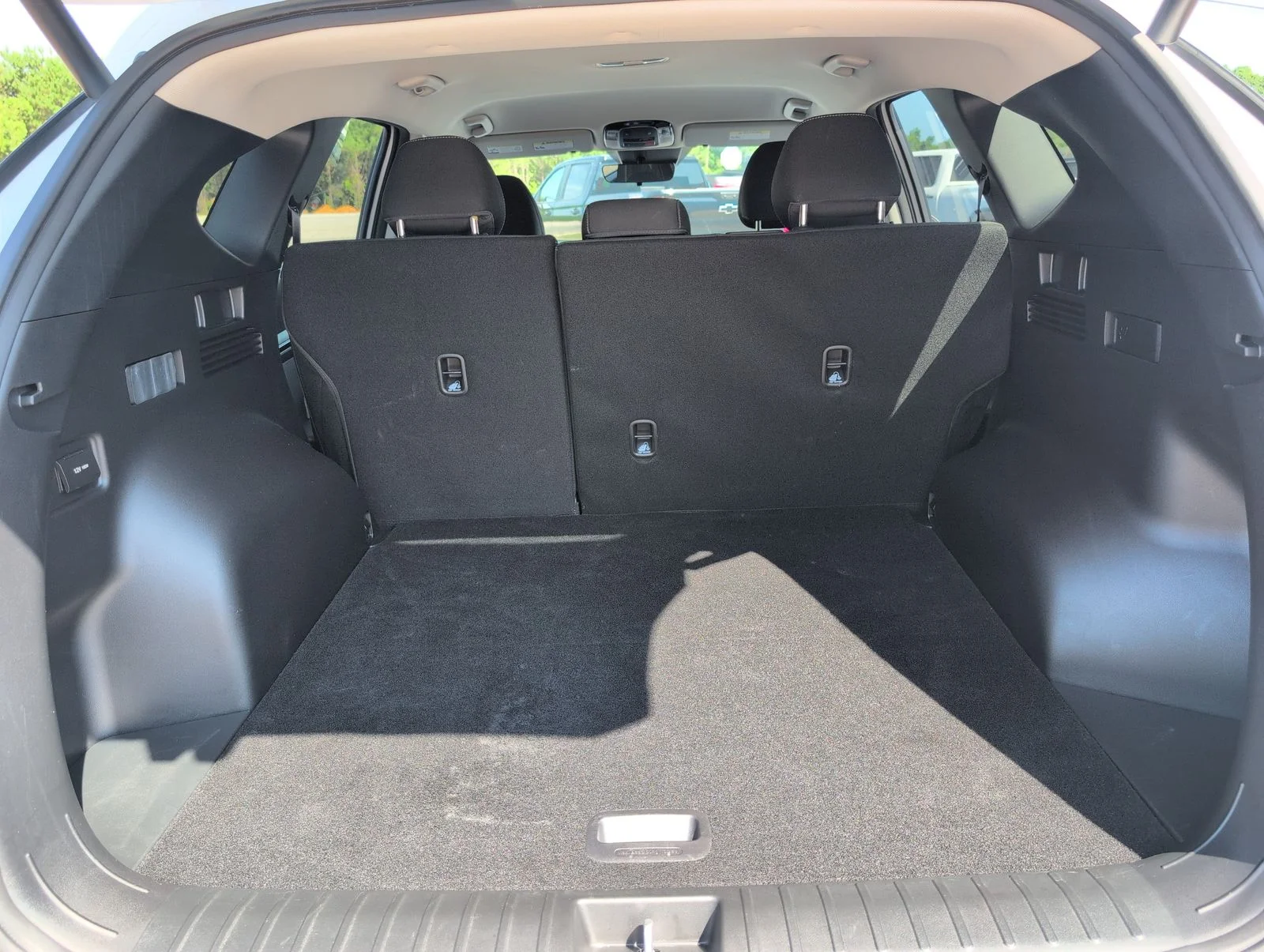 Used 2024 White Hyundai SEL image 5