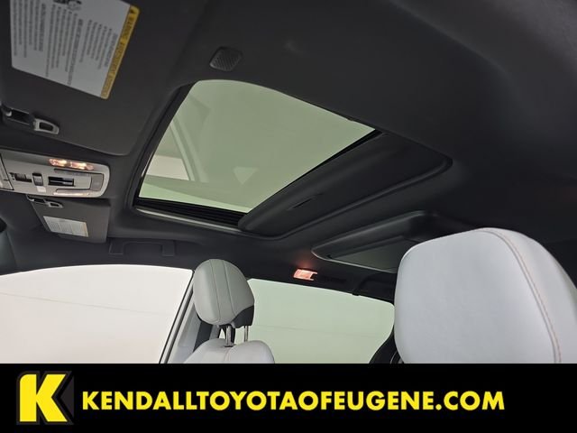 Used 2022 White Toyota XLE image 25