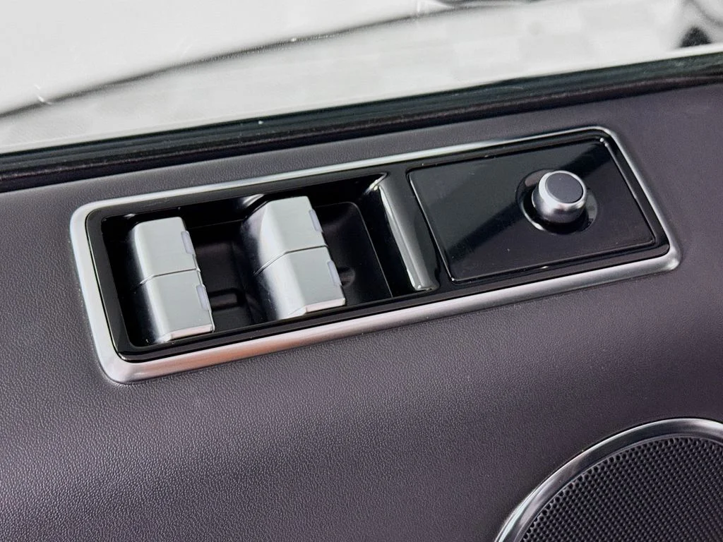 Used 2019 Ethereal Metallic Land Rover HSE Dynamic image 17