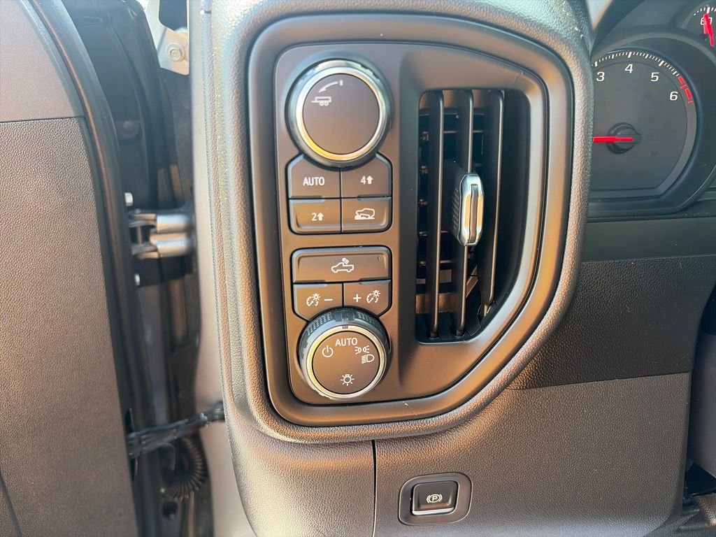 Used 2020 Gray Chevrolet Custom image 31