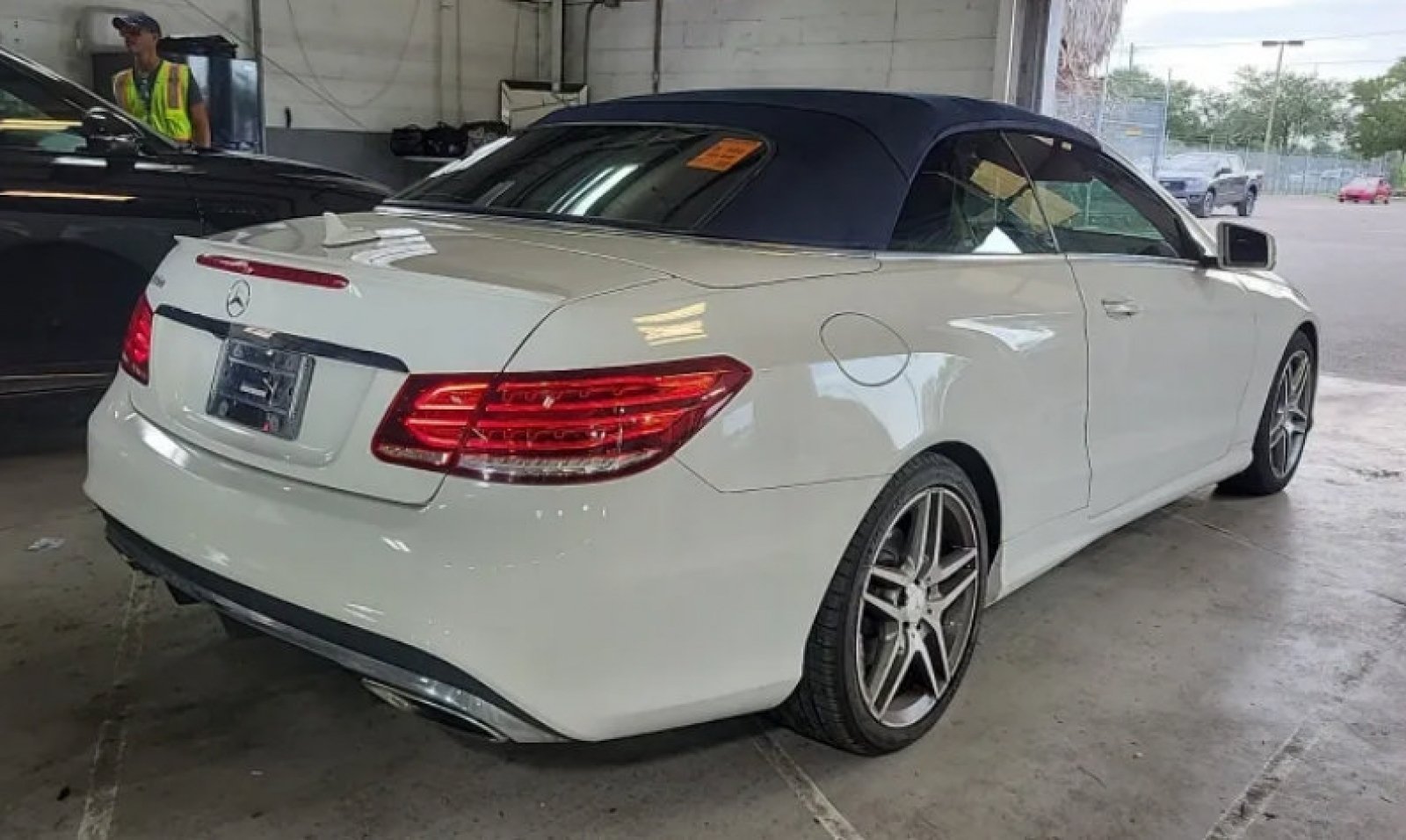 Used 2016 designo Cashmere White Mercedes-Benz E 400 image 3