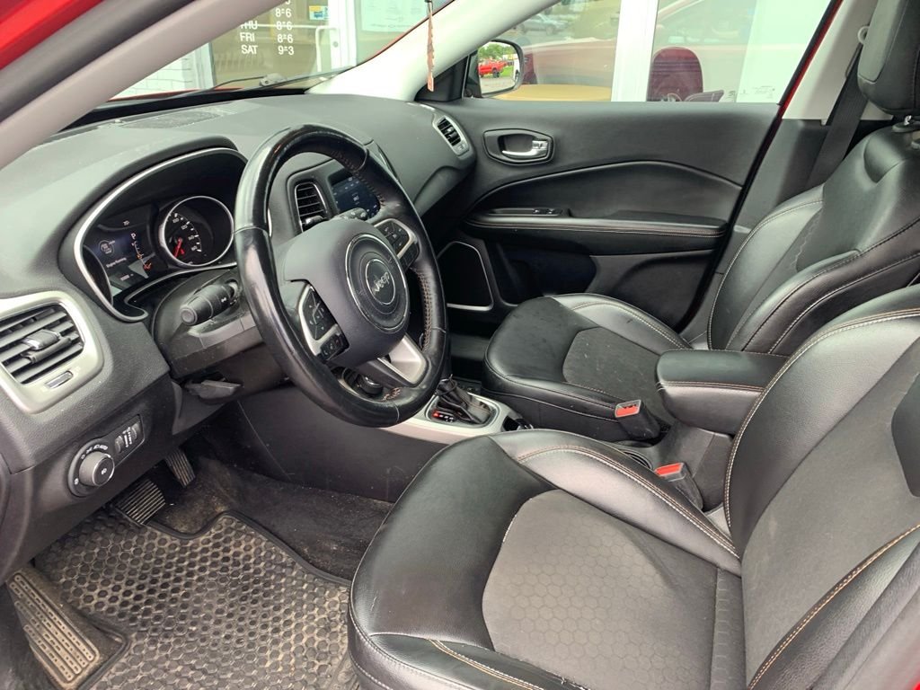 Used 2019 Redline Pearlcoat Jeep Latitude image 17