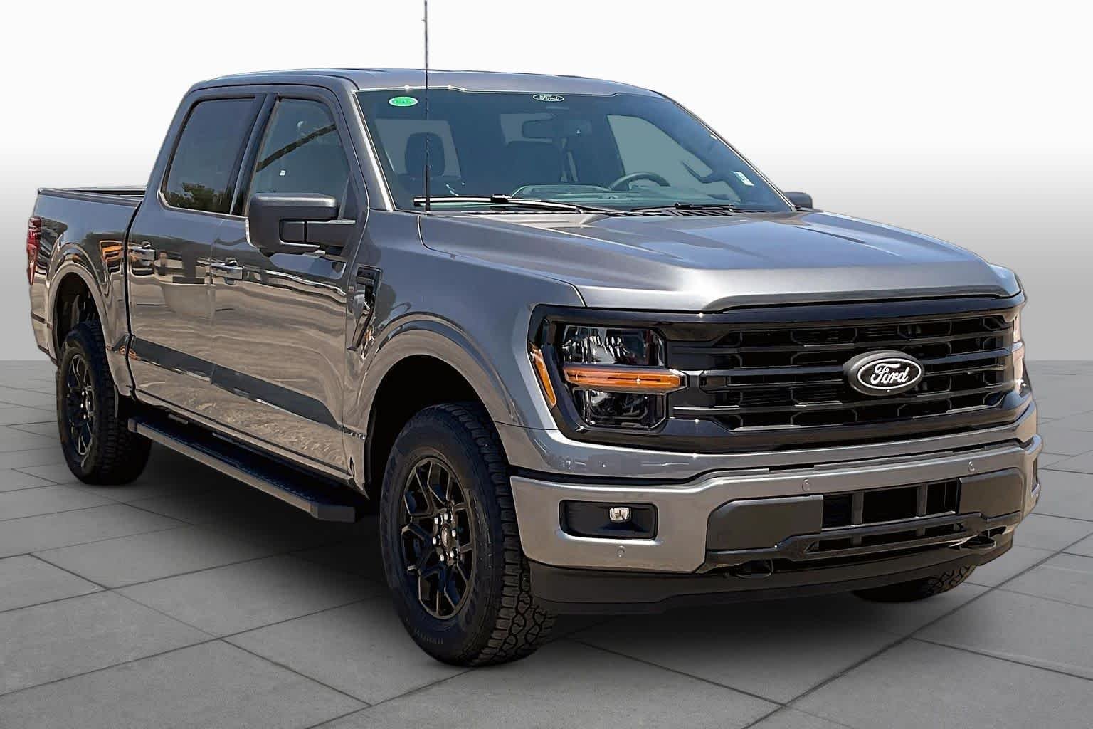 New 2026 Carbonized Gray Metallic Ford XLT image 2
