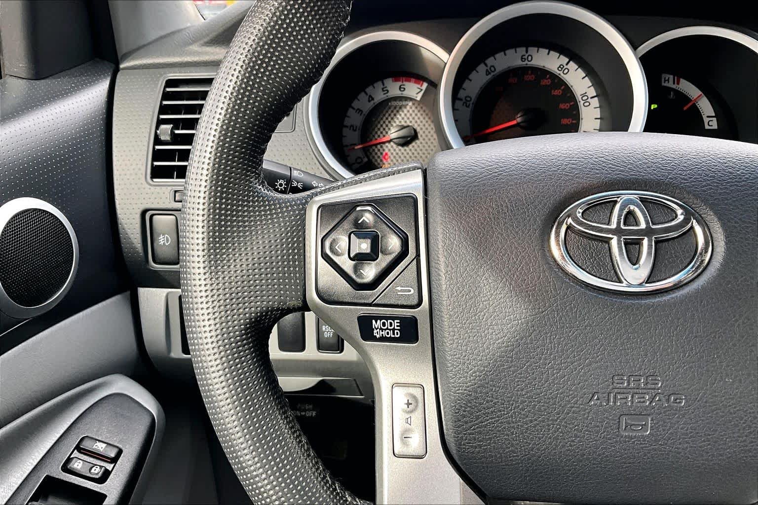 Used 2014 Spruce Mica Toyota  image 23