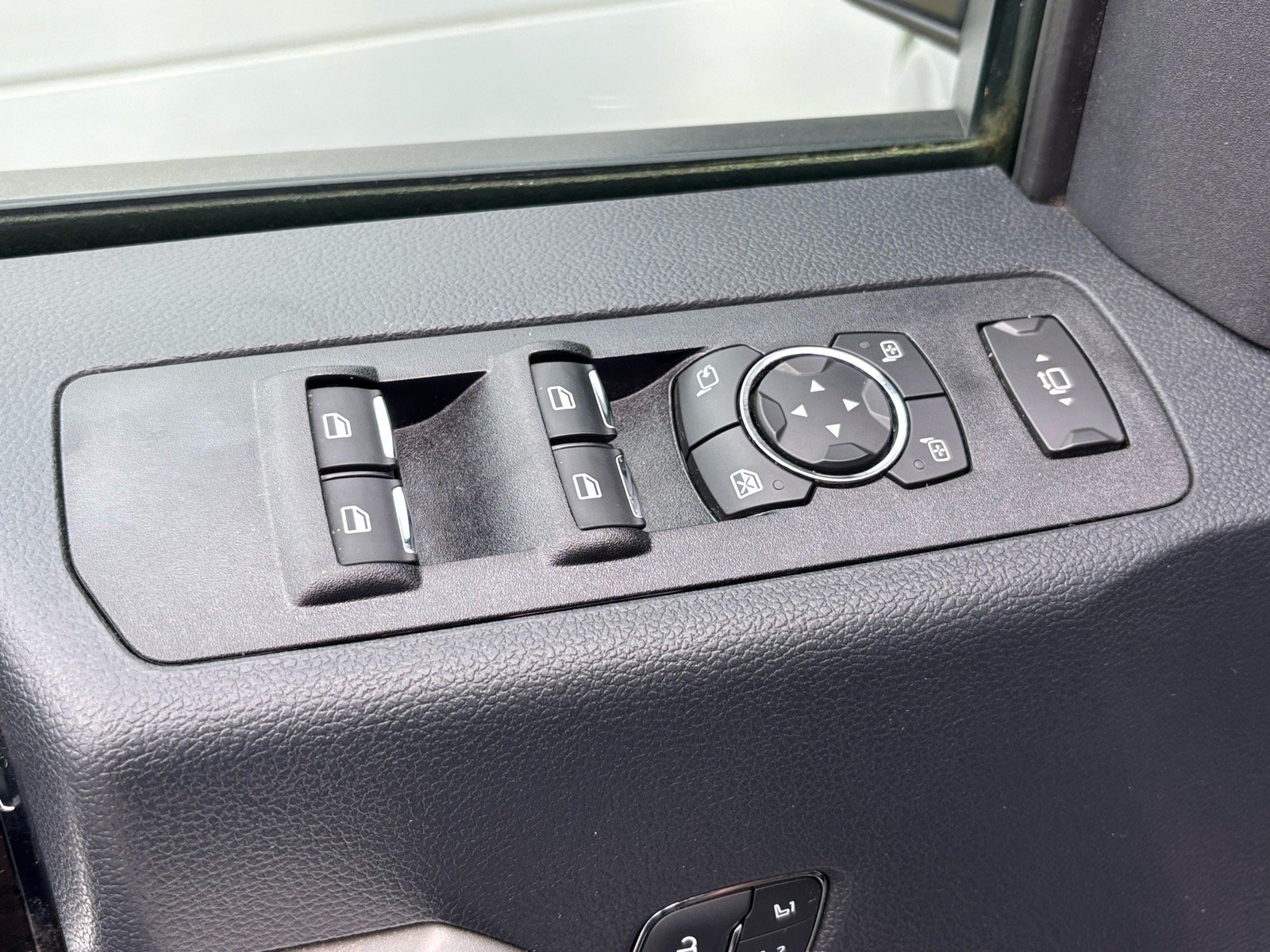 Used 2022 Iconic Silver Ford Lariat image 8