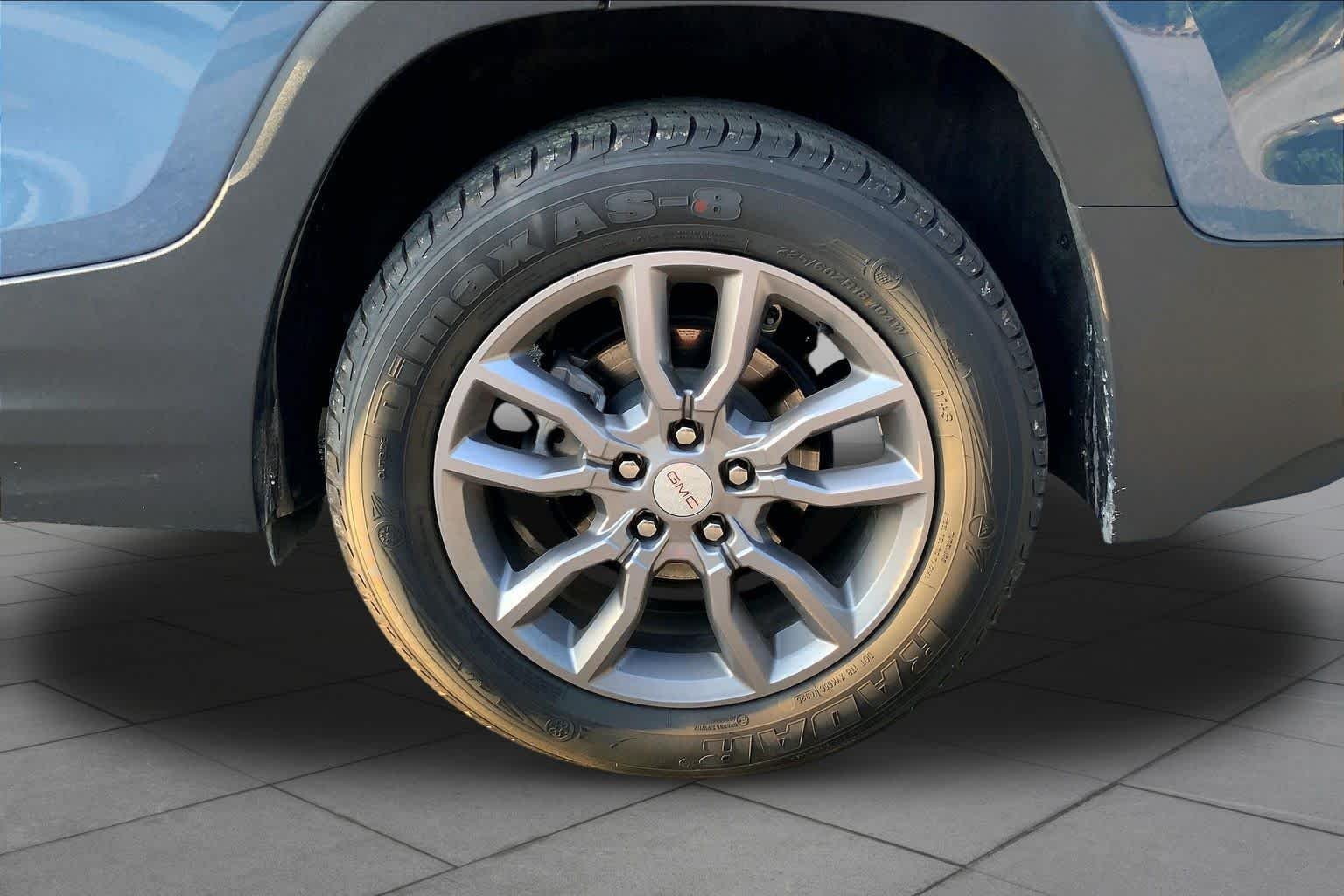 Used 2024 Downpour Metallic GMC SLT image 11