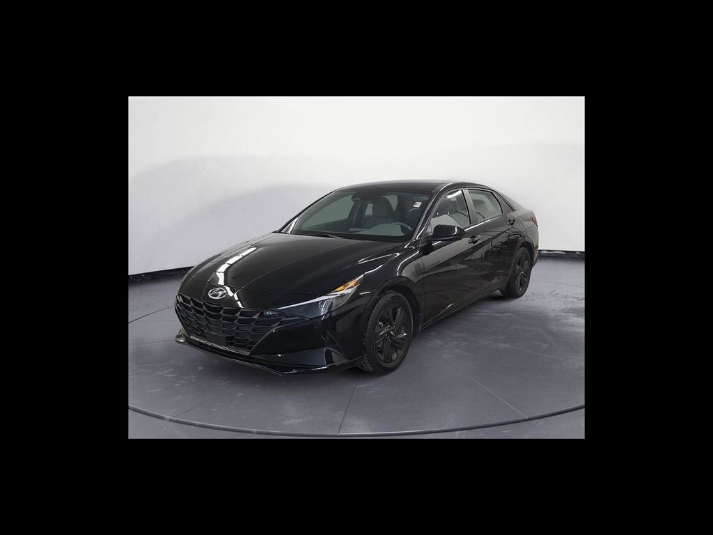 Used 2022 Black Hyundai SEL image 2