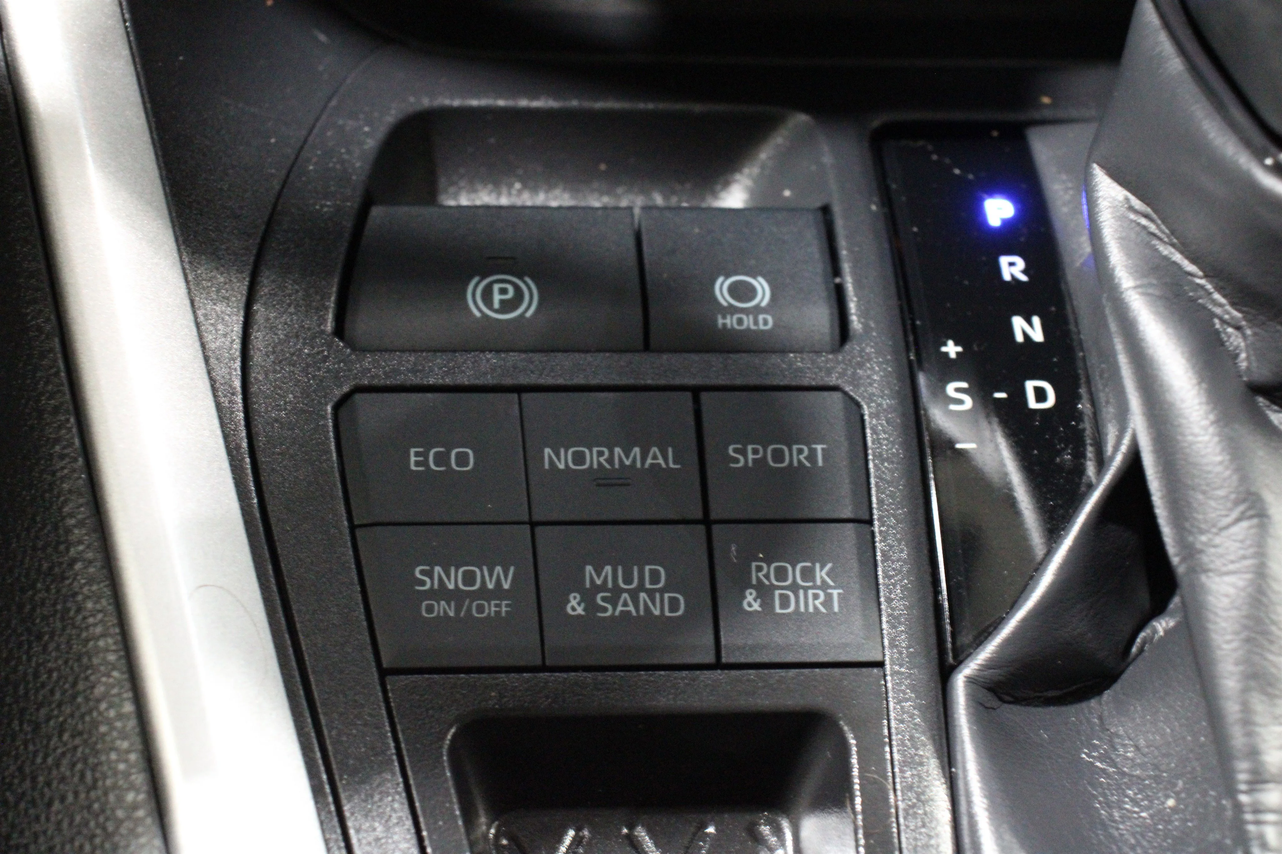Used 2025 Gray Toyota XLE Premium image 21