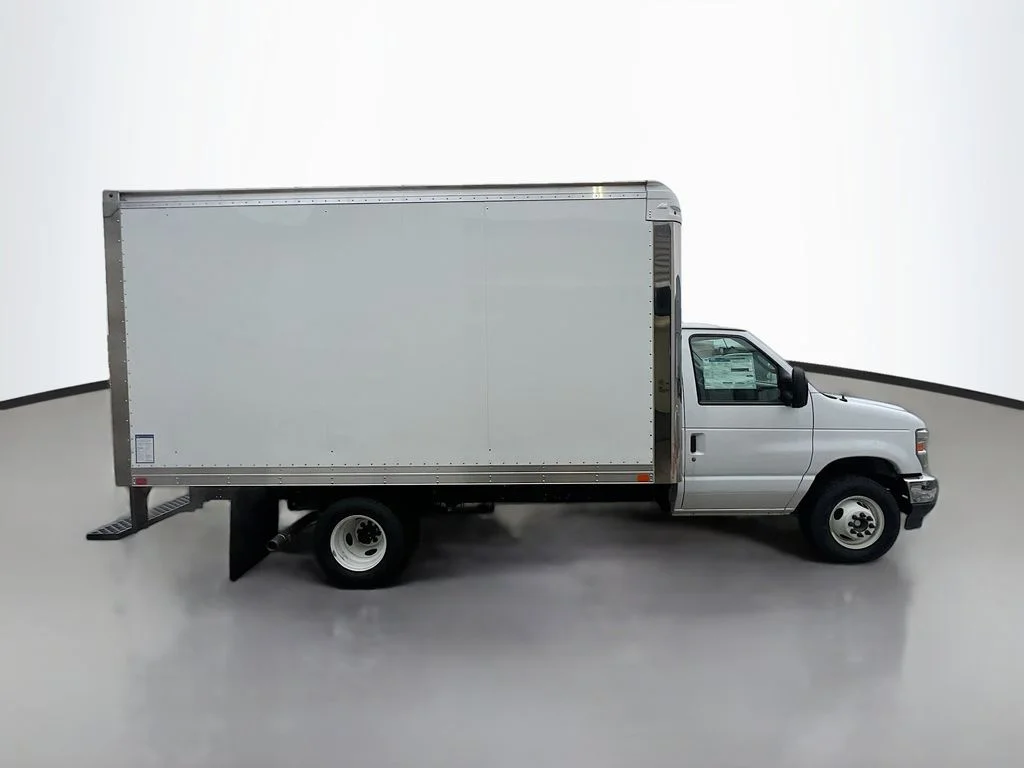 2025 Ford E-Series Cutaway Base - Photo 17