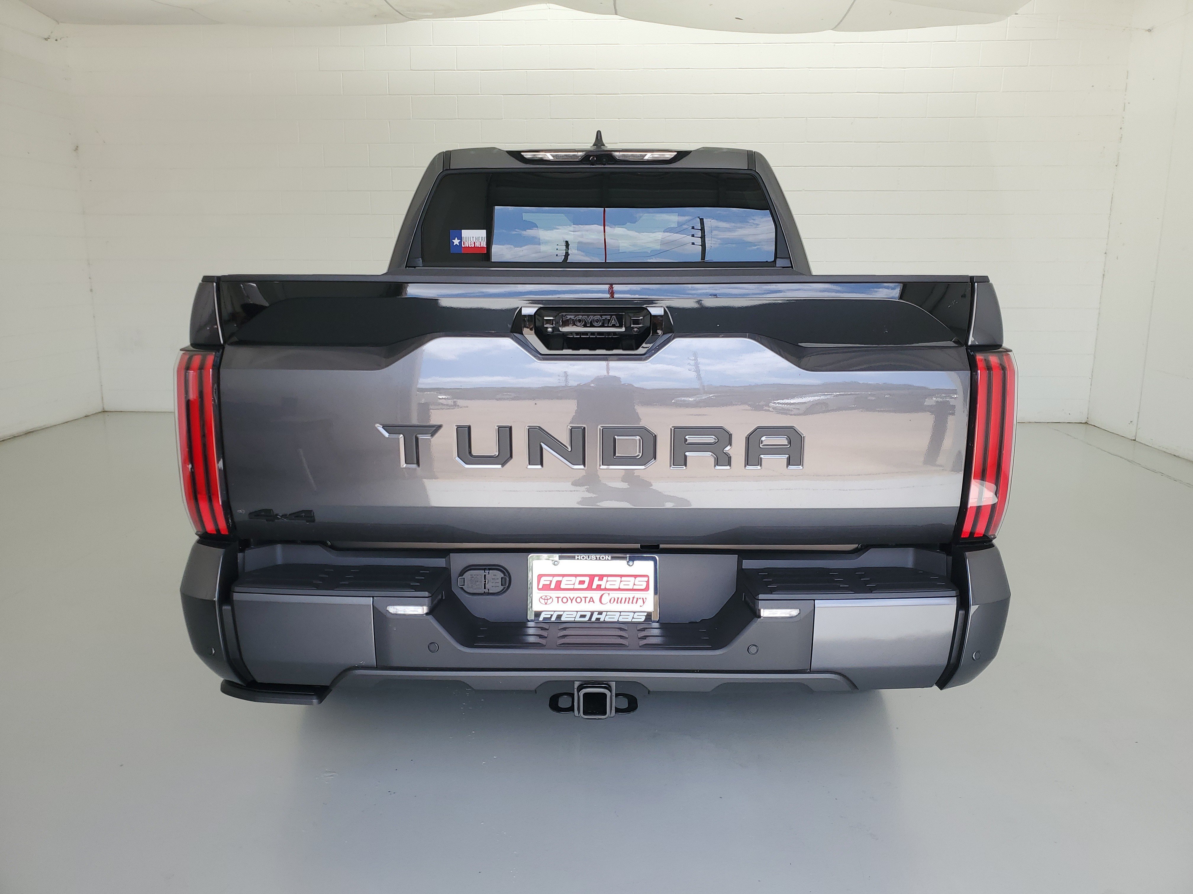 New 2026 Magnetic Gray Metallic Toyota  Platinum image 6