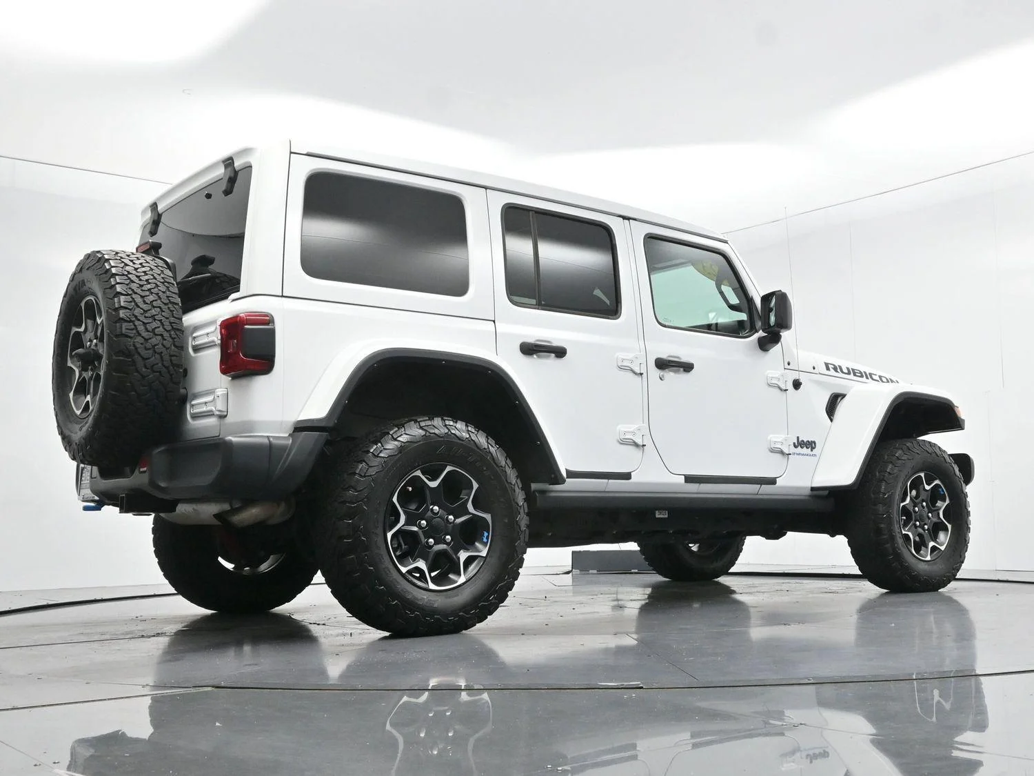 Used 2023 Bright White Clearcoat Jeep Rubicon image 52