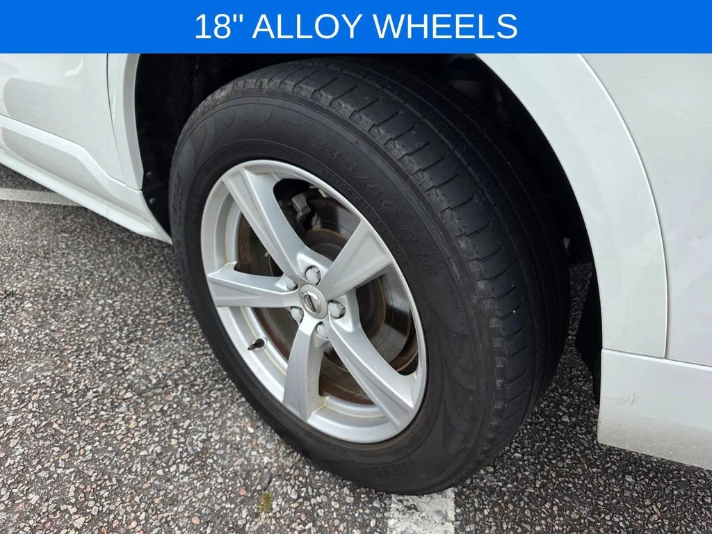 Used 2019 White Volvo T5 Momentum image 34