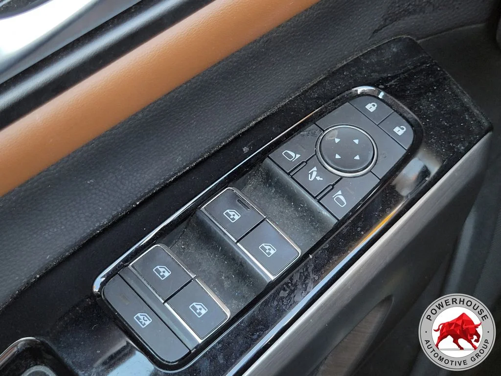 Used 2025 White Nissan Platinum image 30
