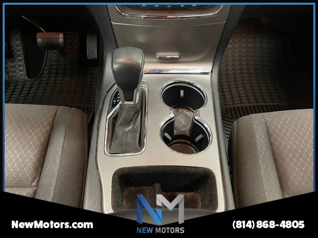Used 2020 Velvet Jeep Laredo E image 9