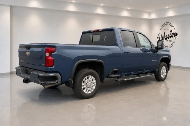 Used 2024 Lakeshore Blue Metallic Chevrolet LT image 4