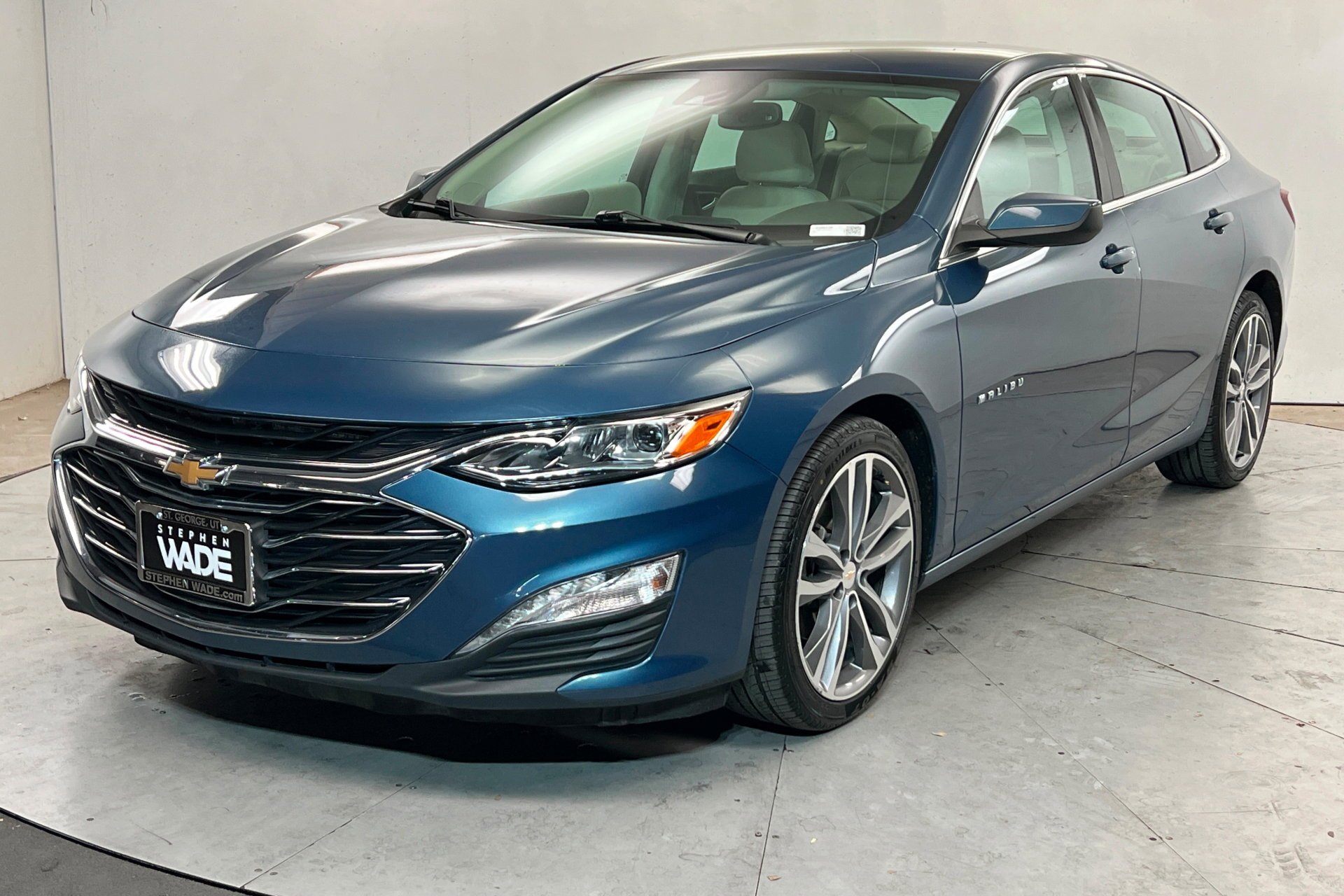 Used 2024 Lakeshore Blue Metallic Chevrolet LT image 1