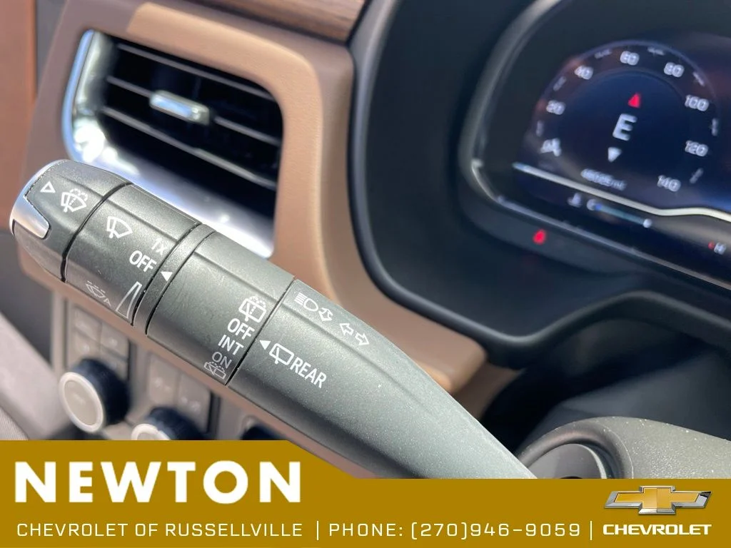 Used 2024 Pearl Chevrolet High Country image 18
