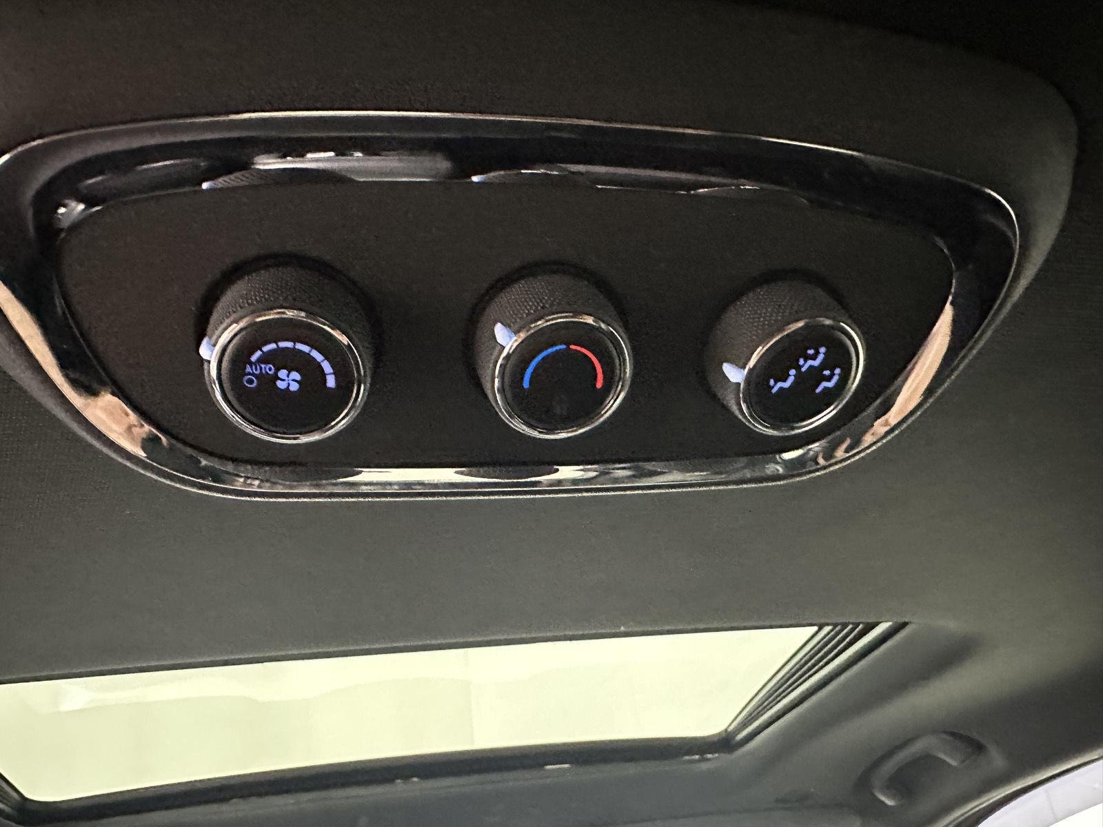 Used 2020 Granite Crystal Metallic Dodge R/T image 32