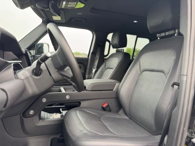Certified Used 2023 Black Land Rover X-Dynamic SE image 15