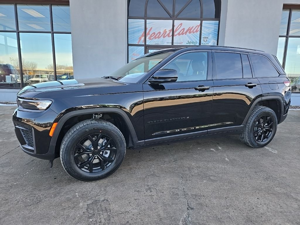 New 2026 Diamond Black Crystal Pearl-Coat Exterior Paint Jeep Altitude image 4