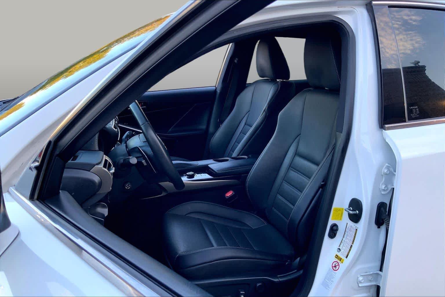 Used 2014 Ultra White Lexus  image 7