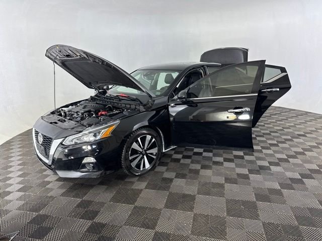 Used 2020 Black Nissan 2.5 SL image 10